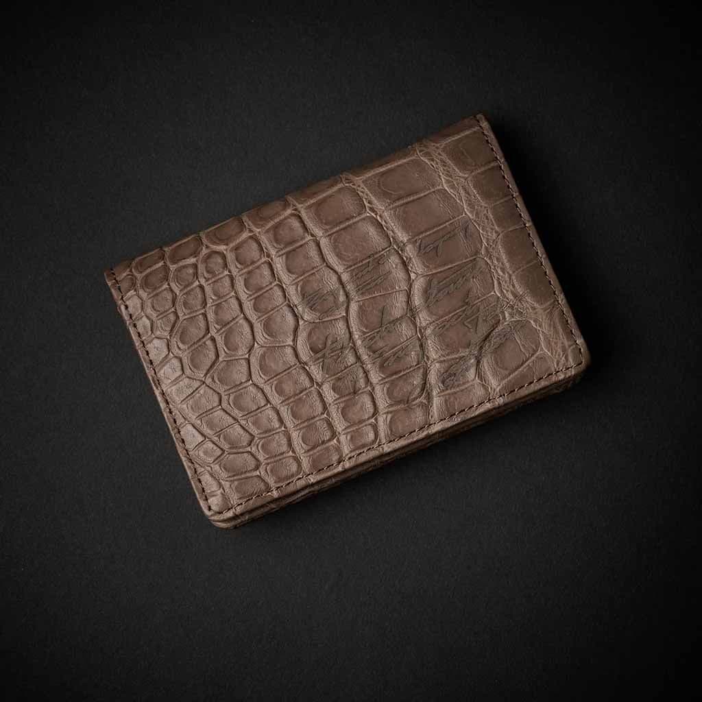   PREMIUM CROCO CARD CASE "EPIGRAPHIA"　Taupe